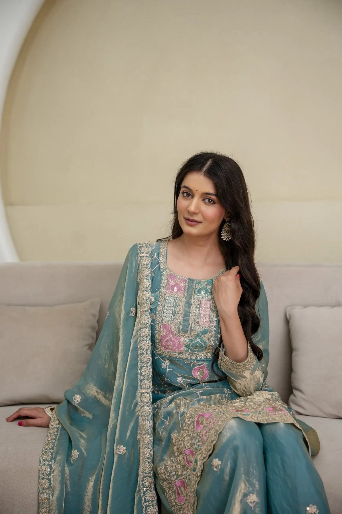 Light Sea Green Fendy Silk Blend Sequins Embroidered Suit KU253 chest close-up