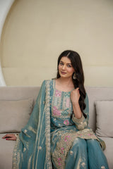 Light Sea Green Fendy Silk Blend Sequins Embroidered Suit KU253 chest close-up