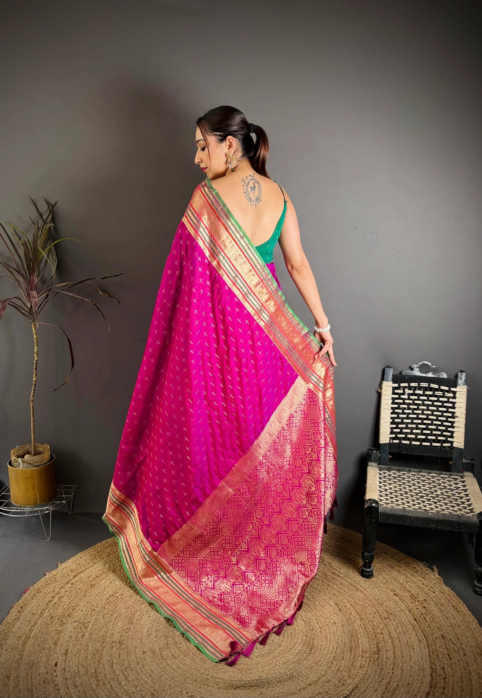 Magenta Saree back pallu spread – KS373