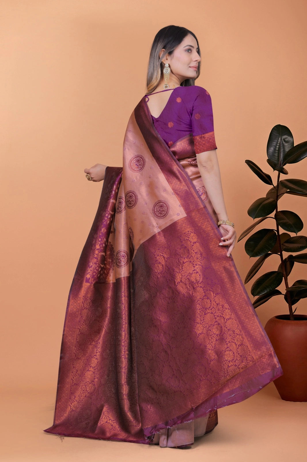 Mauve Pink Zari Weaving Saree – Contrast Border close-up – KS396