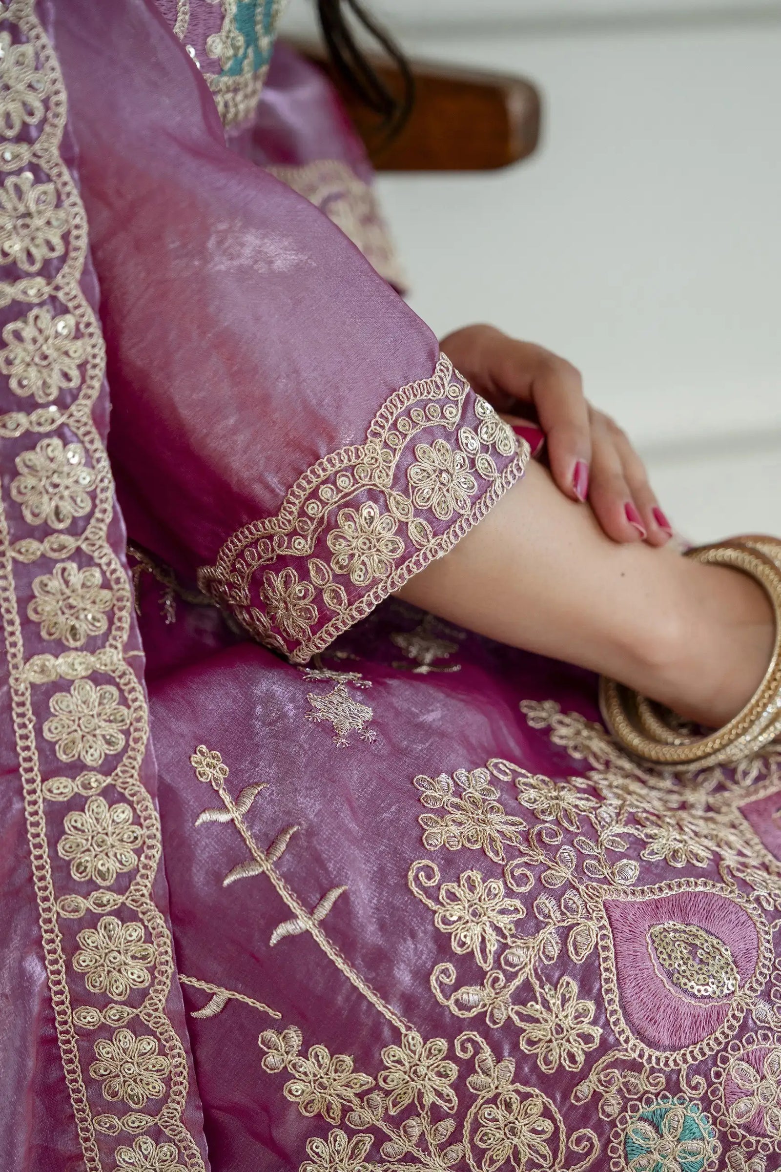 Mauve Sequins Embroidered Suit KU253 3/4th sleeve cuff and dupatta detail