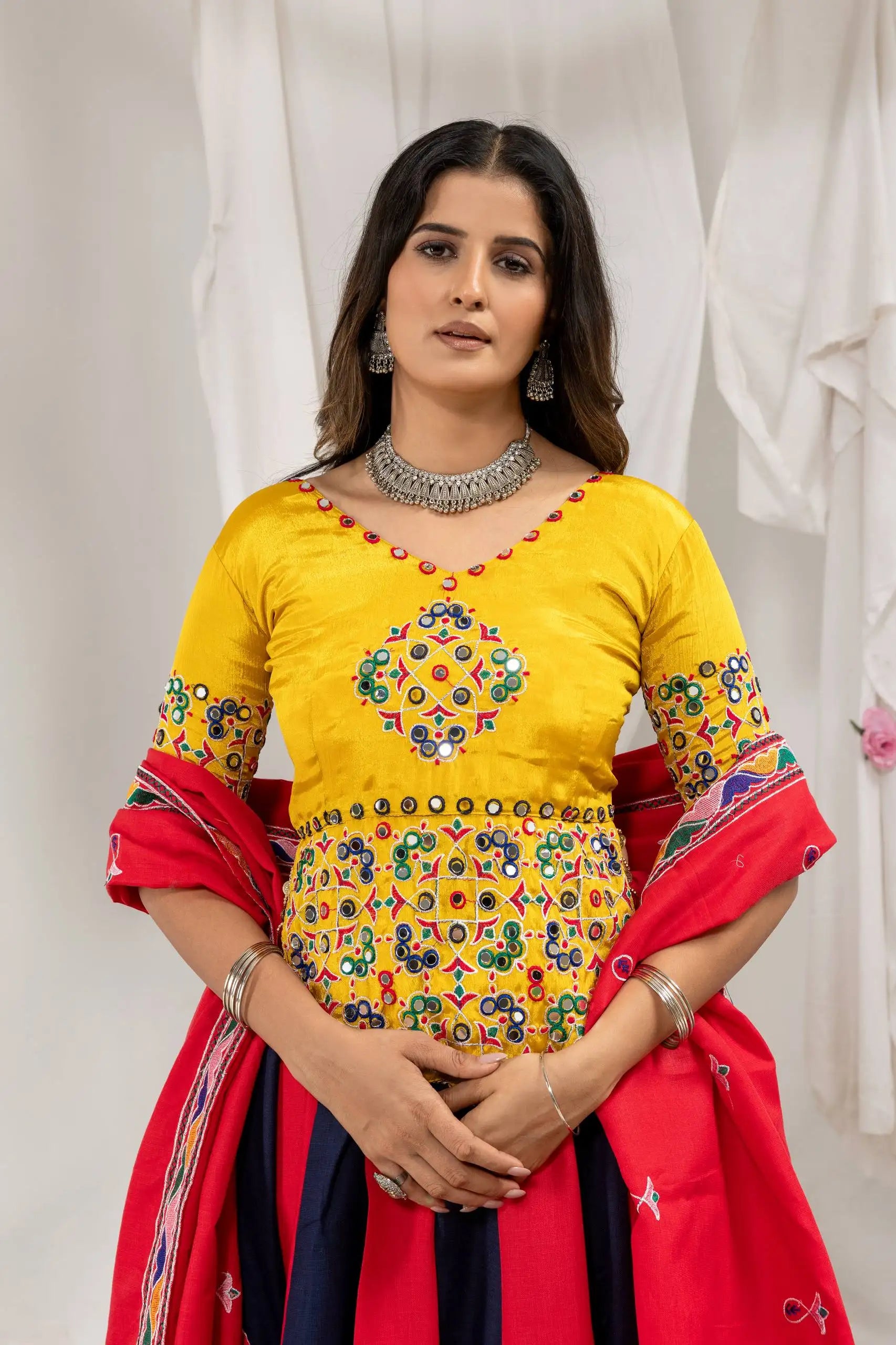 Multicolor Mirror Work choli close-up V-neck embroidery detail – Kalyanja KL163