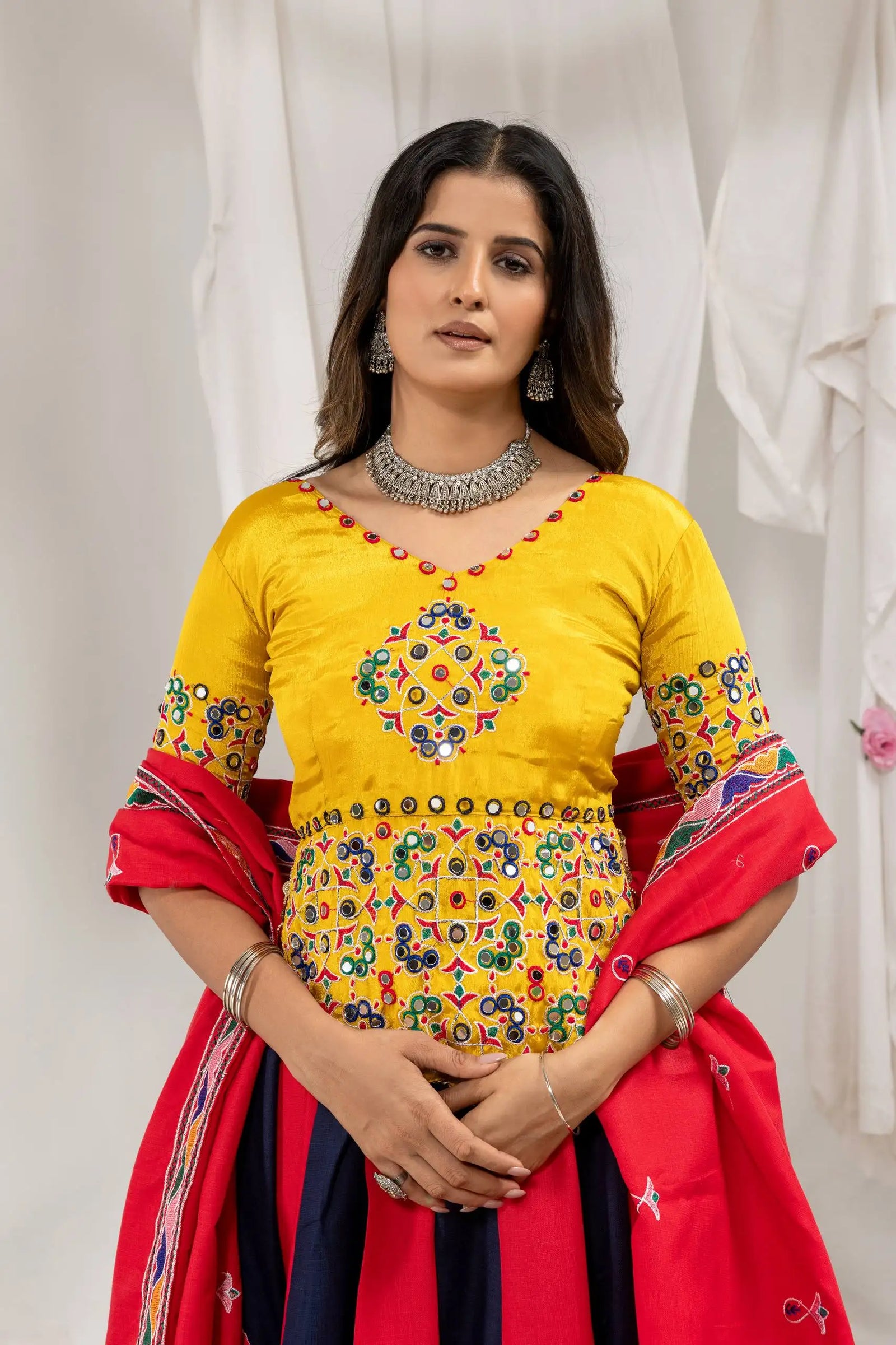 Multicolor Mirror Work choli close-up V-neck embroidery detail – Kalyanja KL163