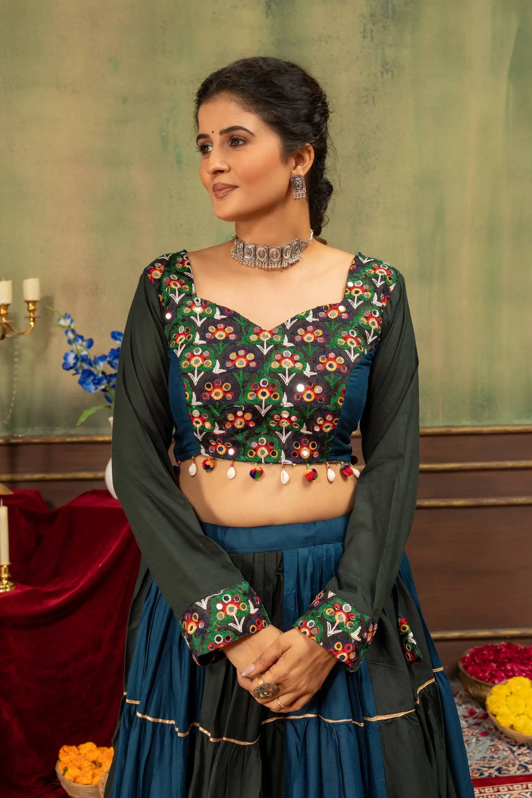 Multicolor Mirror Work Embroidered choli sweetheart neckline close-up – Kalyanja KL166