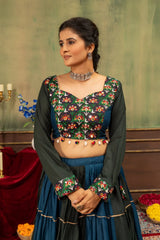 Multicolor Mirror Work Embroidered choli sweetheart neckline close-up – Kalyanja KL166