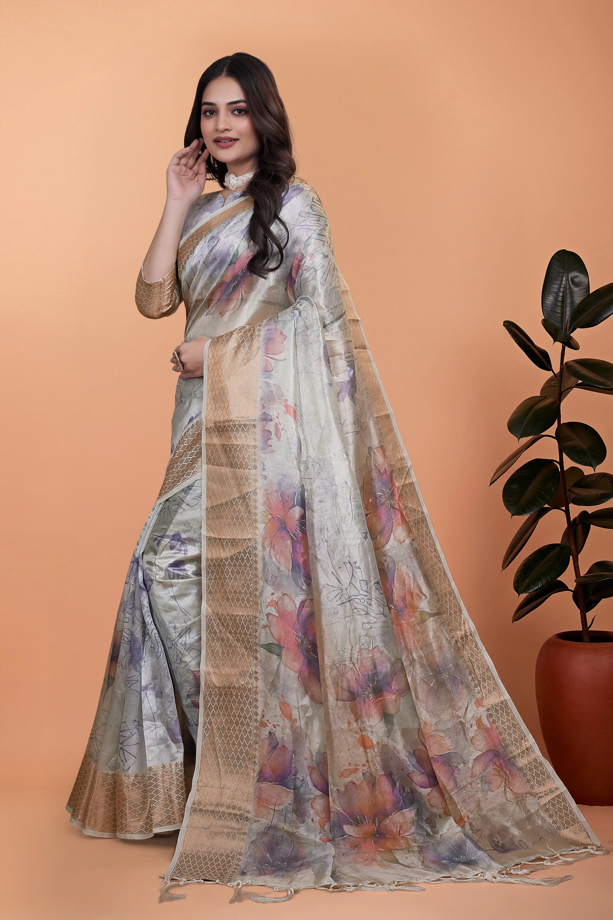 Off White Zari Weaving Saree alt front view with floral pallu – Kalyanja KS356