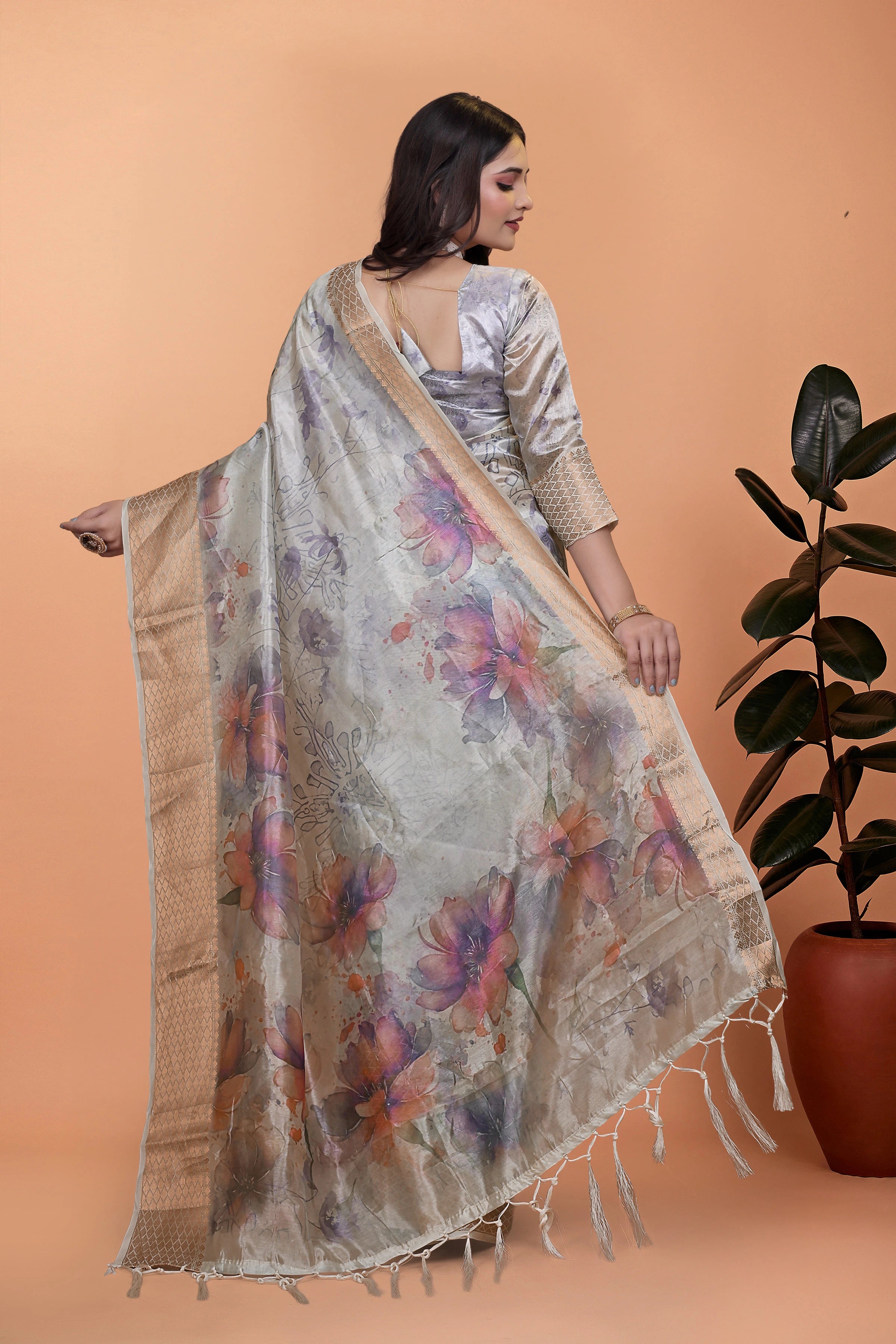 Off White Zari Weaving Saree back view showing floral printed pallu – Kalyanja KS356