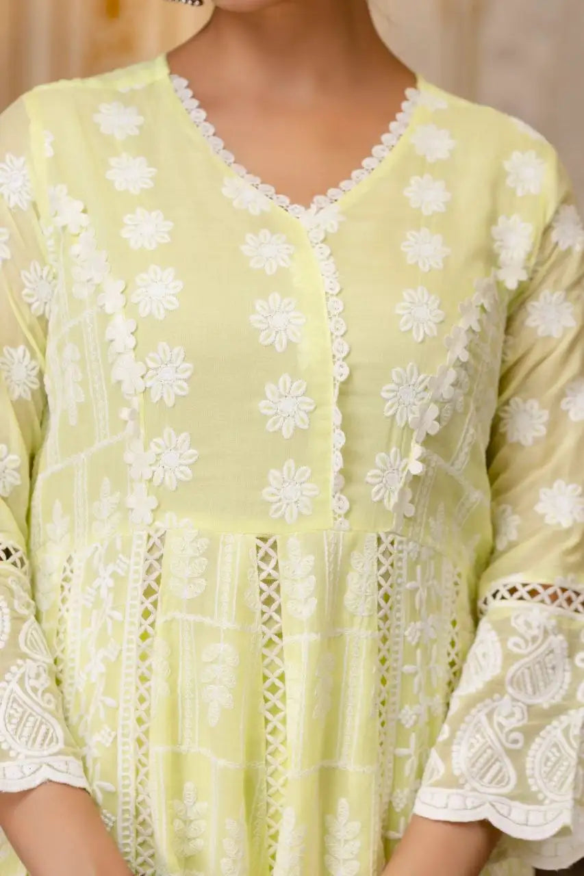 Pale Yellow Suit V-Neck Lakhnowi Embroidery Close-Up Detail – KU261