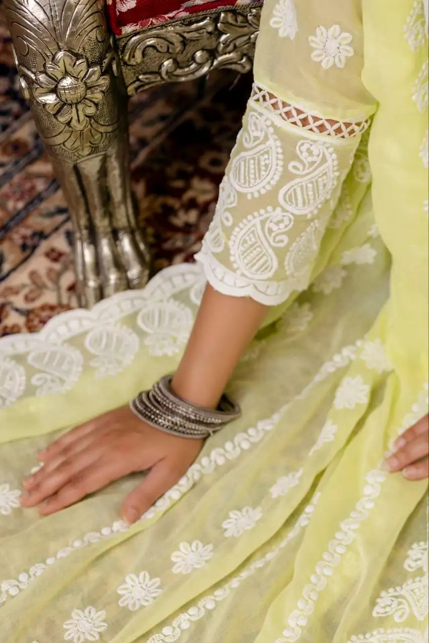 Pale Yellow Lakhnowi Suit Sleeve Paisley Thread Embroidery Close-Up – KU261