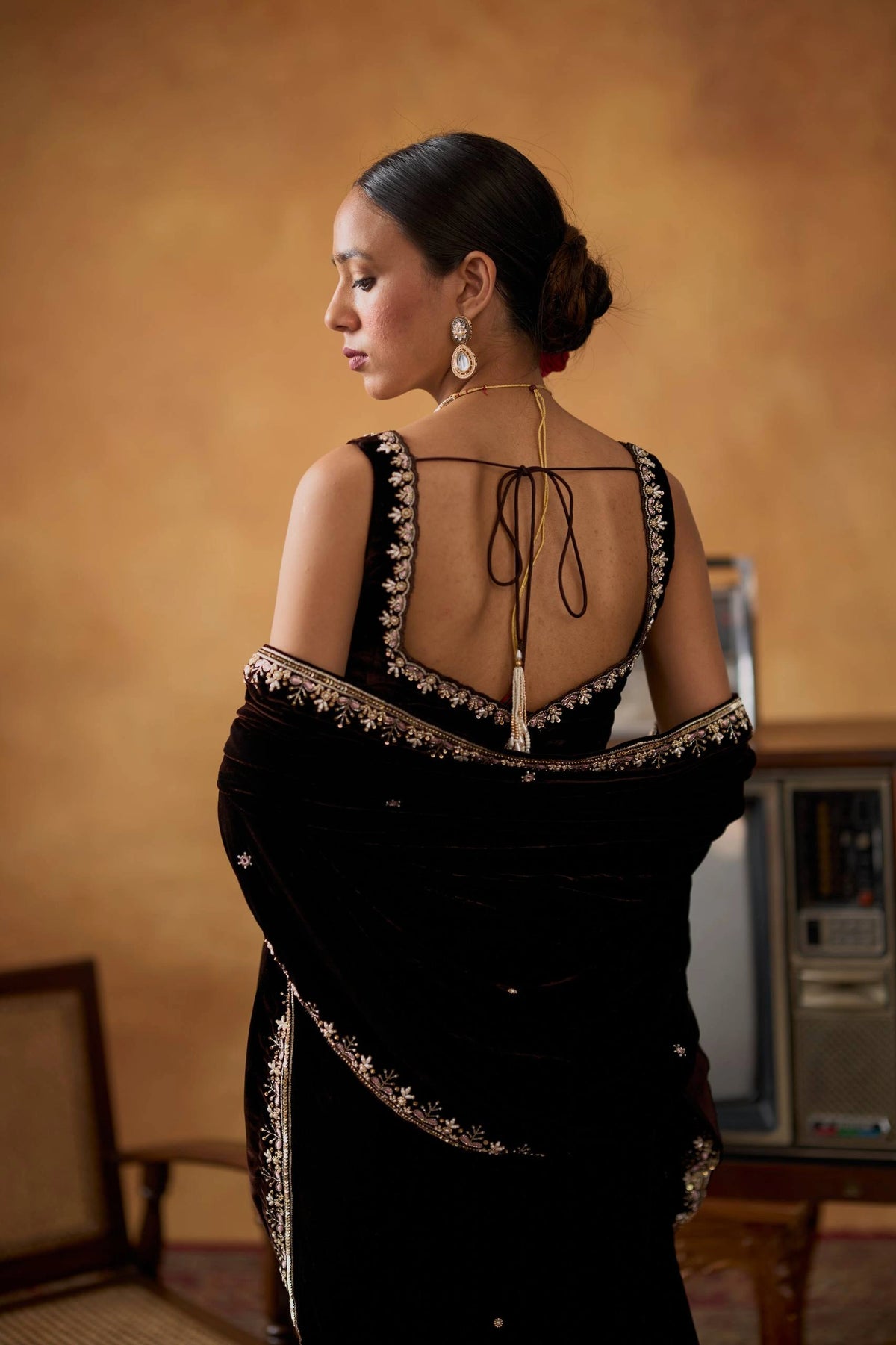 Kajal Pallu Moti Velvet Saree – Kalyanja