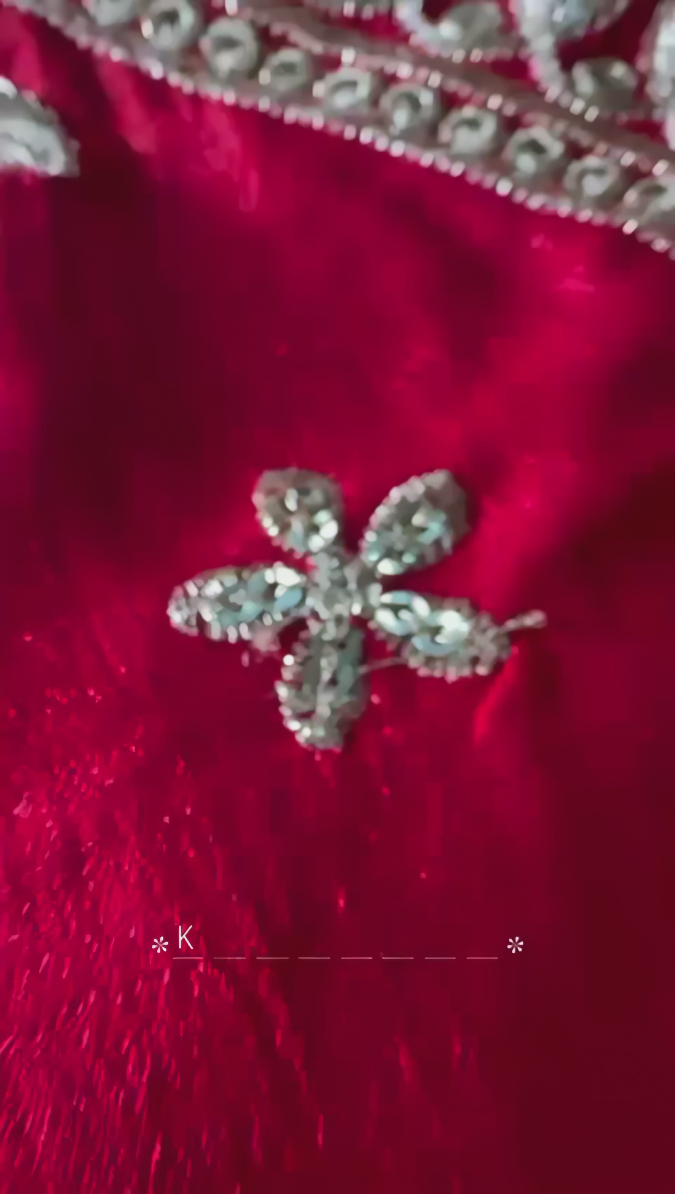 zari-embroidery-blouse-floral-leaf-design