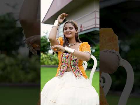 White Mirror with Gamthi Lace Work Lehenga – Rangoli Crush Navratri Wear