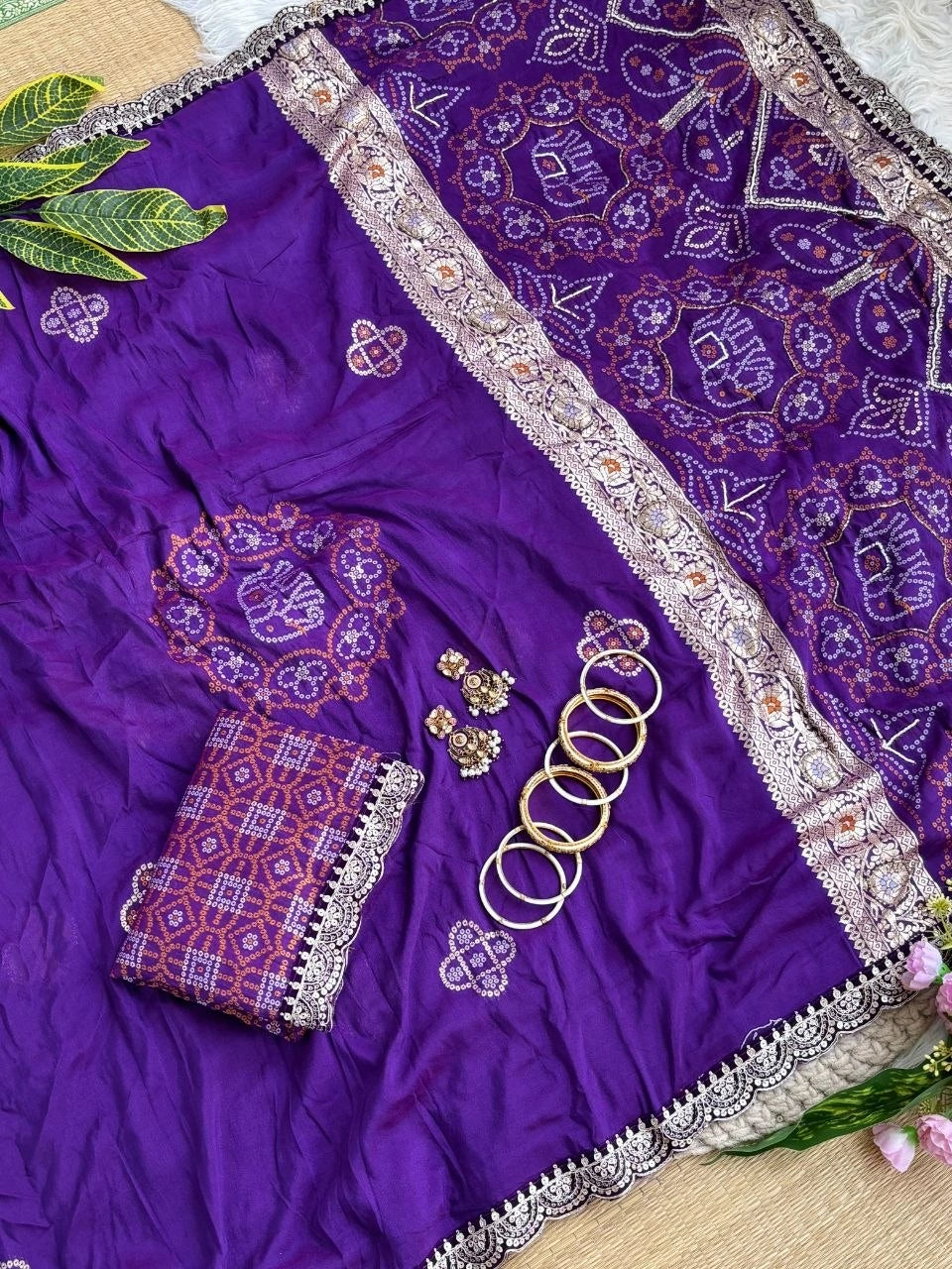 Purple bandhani saree zari strip and scalloped lace edge close-up – Kalyanja KS408