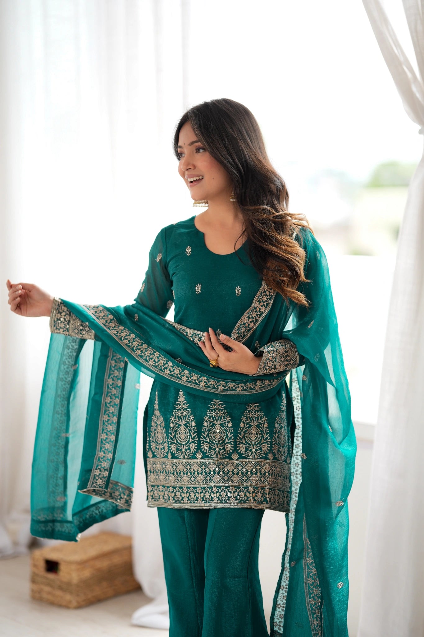 Rama sequins suit - hem embroidery close view