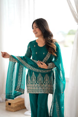 Rama sequins suit - hem embroidery close view