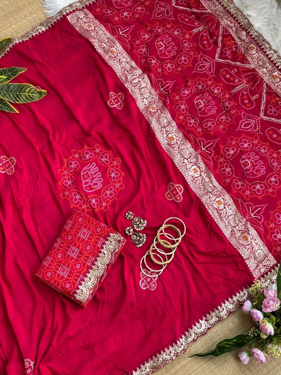 Rani bandhani saree zari strip and scalloped lace edge close-up – Kalyanja KS408
