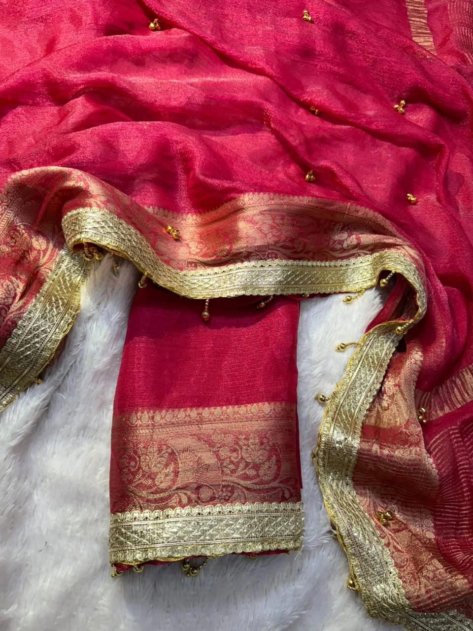 Rani Pink saree pallu and blouse piece view