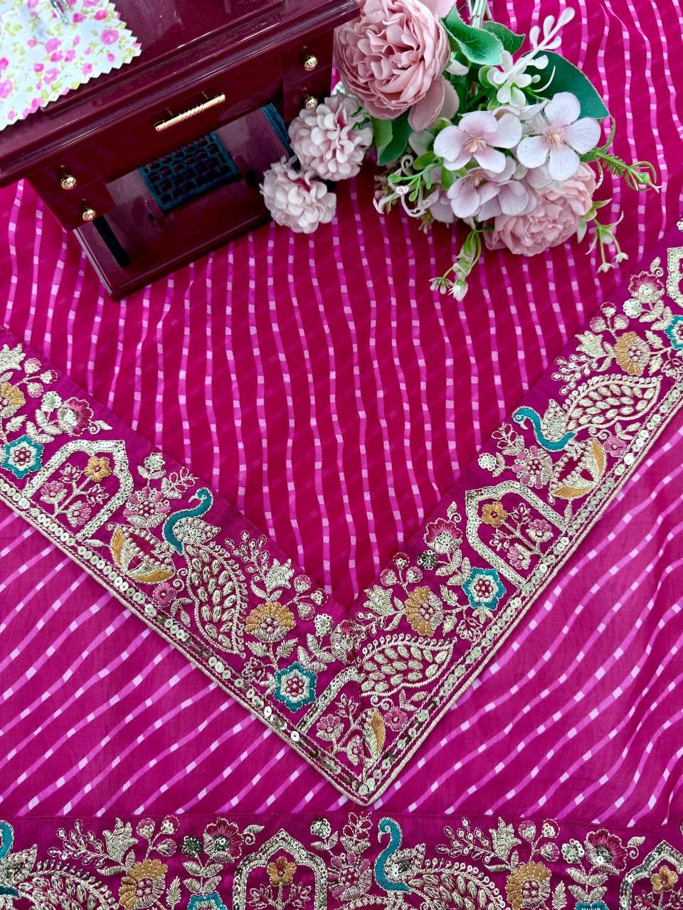 Rani pink leheriya saree multi thread embroidered border close-up