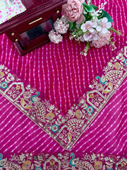 Rani pink leheriya saree multi thread embroidered border close-up