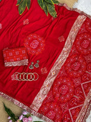 Red bandhani saree zari strip and scalloped lace edge close-up – Kalyanja KS408