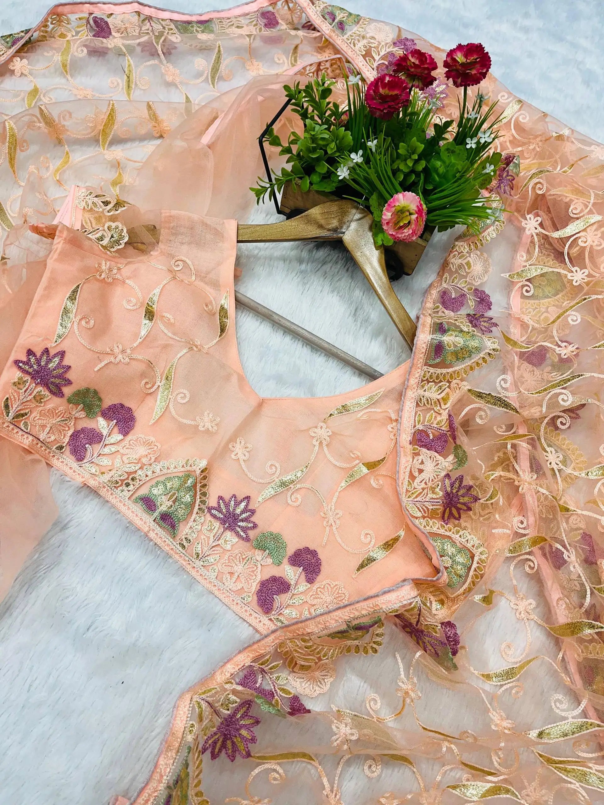 Soft Peach Saree border scallop detail – KS375