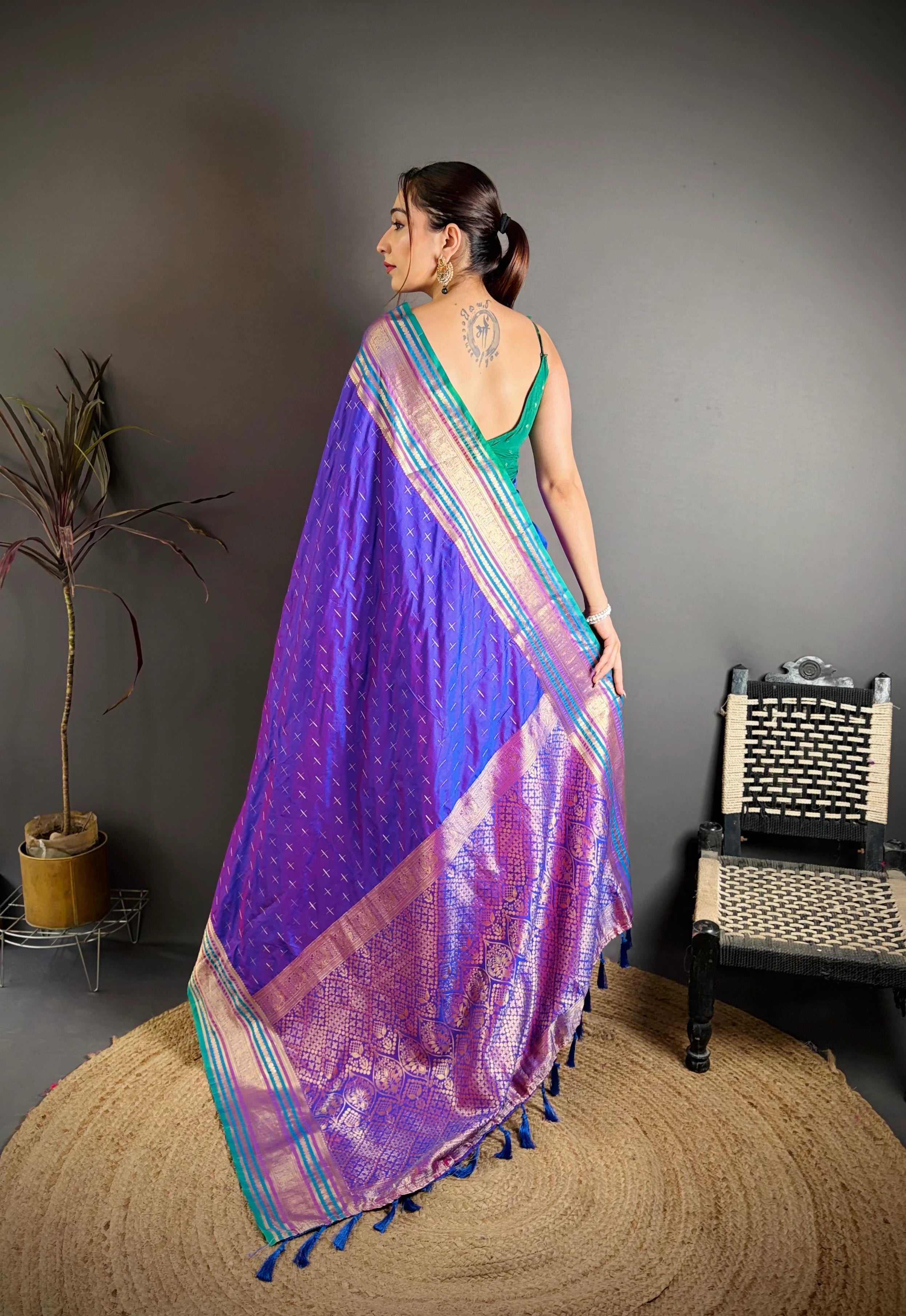 Soft Purple Saree back pallu spread – KS373