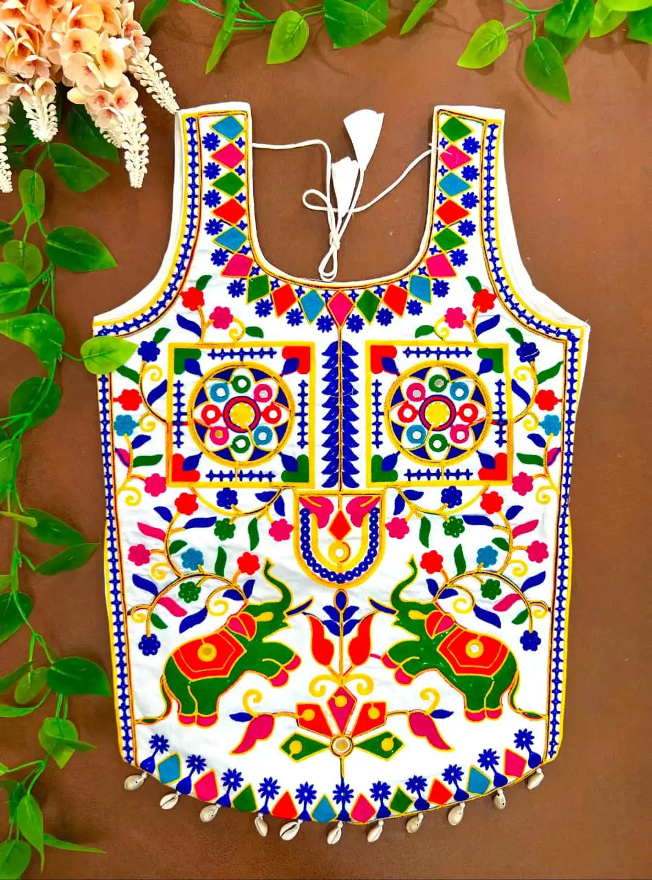 White Multi Thread Mirror Kodi Work Blouse front view – Kutch dual elephant mirror medallion KB42 Kalyanja