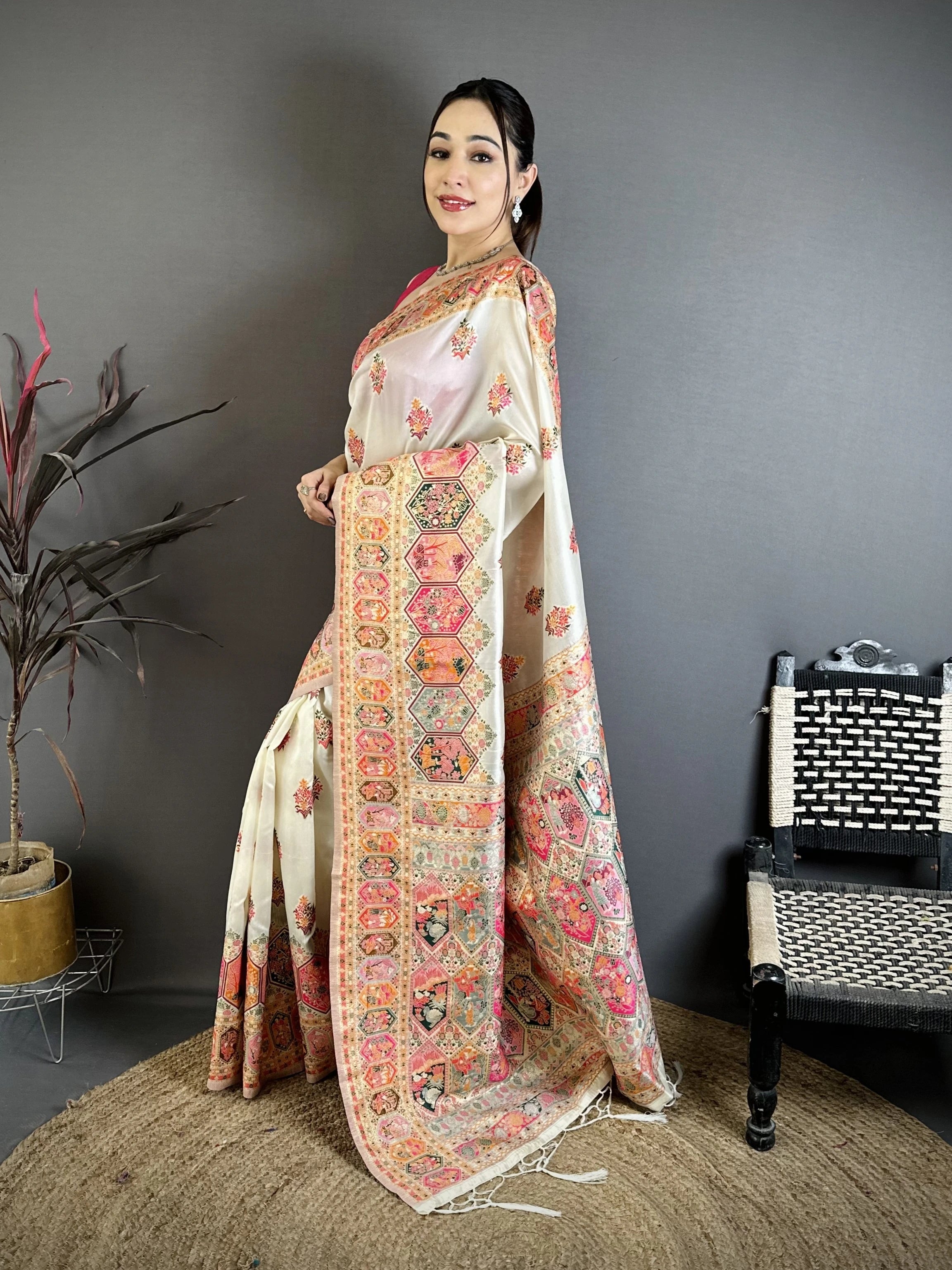 White Zari Weaving Saree side view – KS372