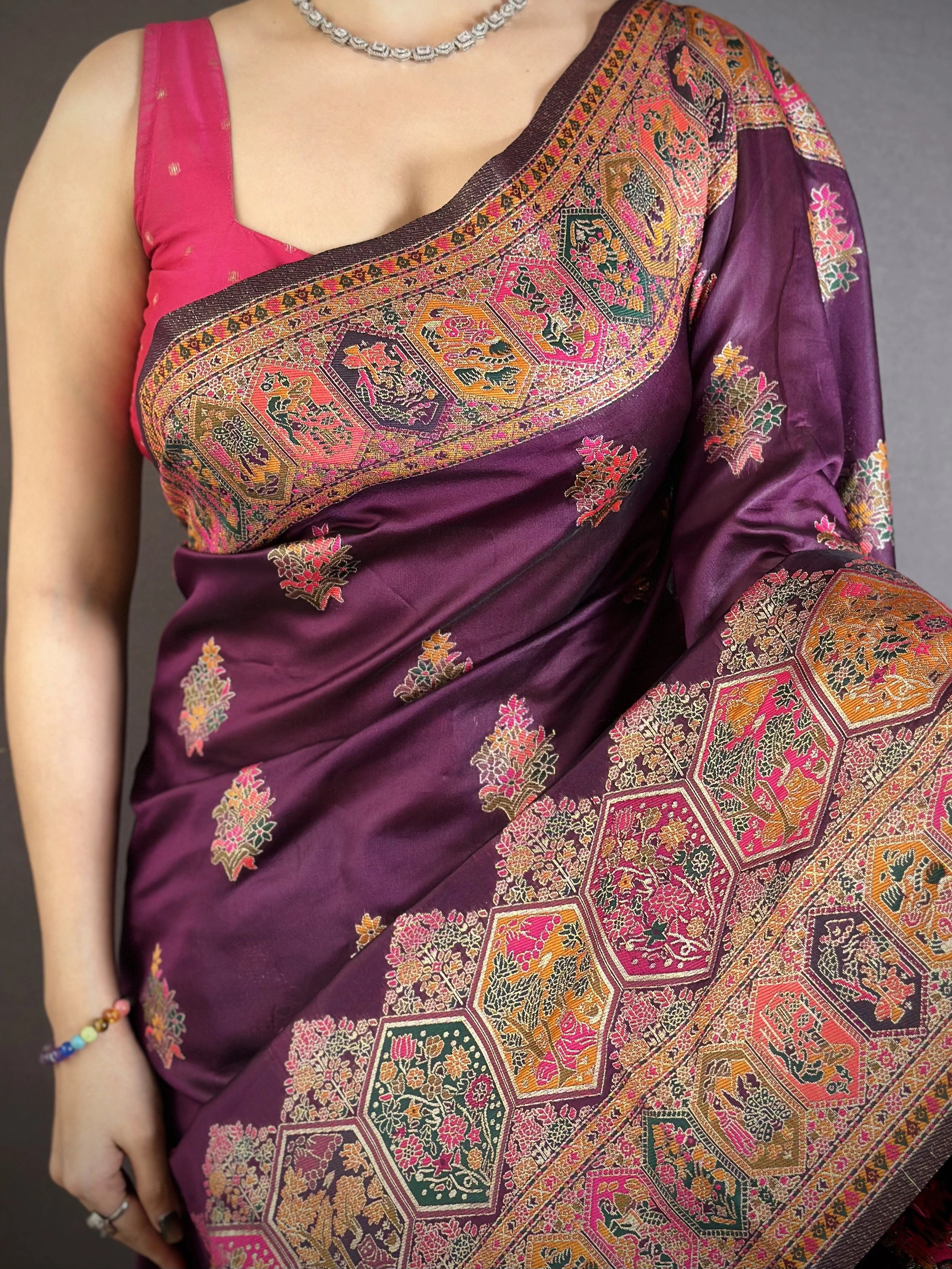 Wine Saree hexagonal zari pallu detail – KS372
