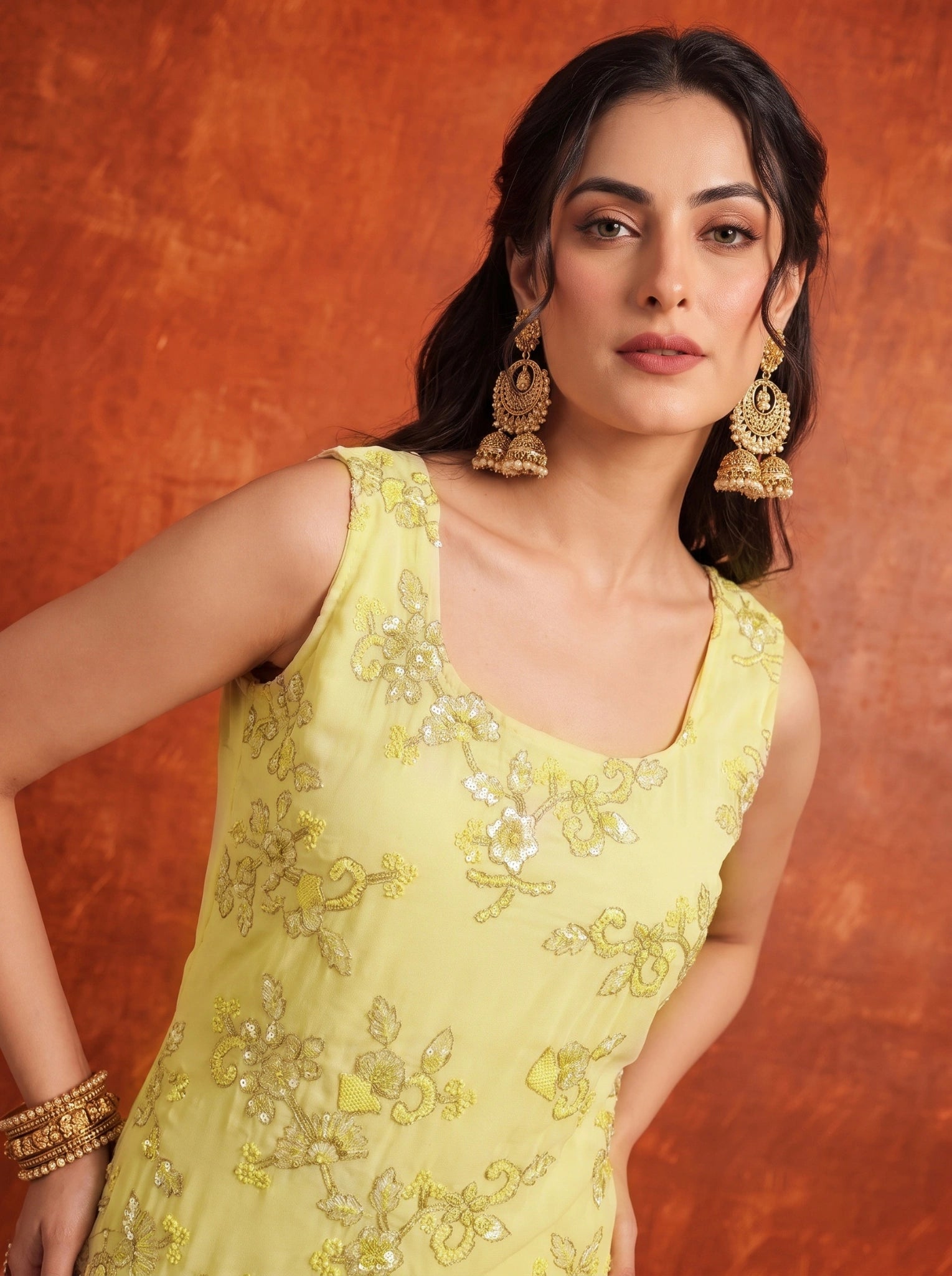 Yellow Suit KU318 neckline embroidery
