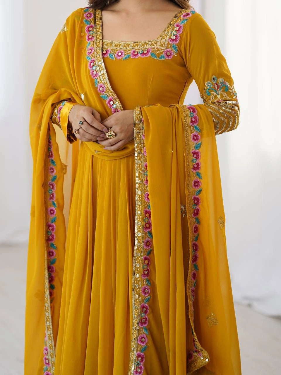 Yellow Suit model close up upper body moti neckline KU264